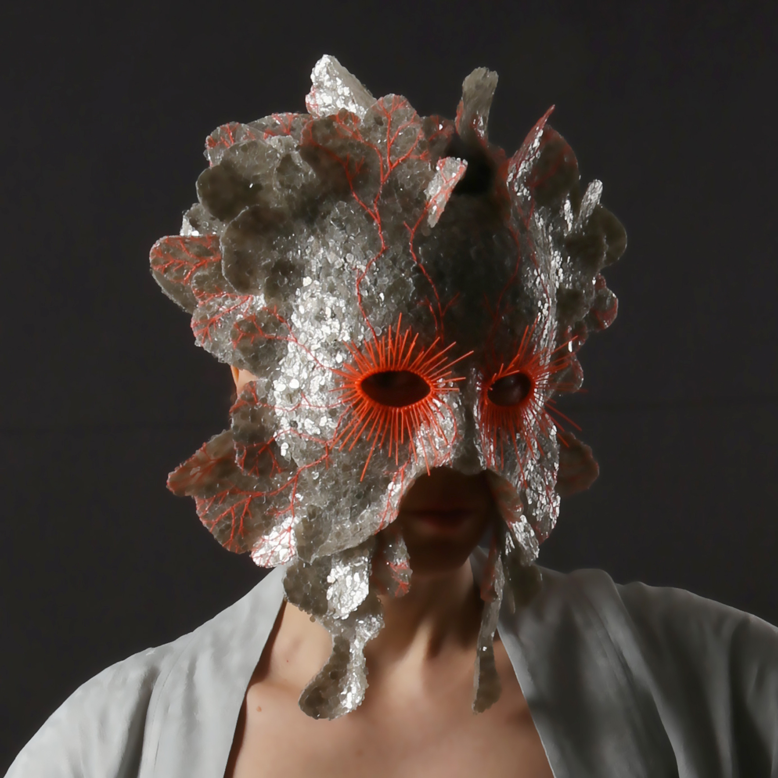 "The Oracle" I Mask, 2019 I Glimmer, thread, PLA I Photo: Carina Shoshtary